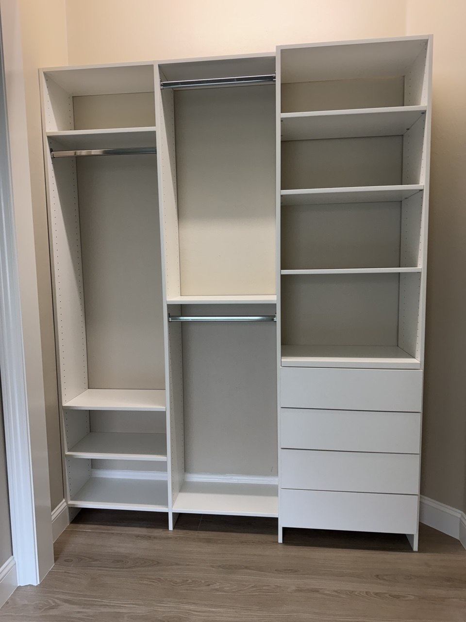 Reach-In Closet 7